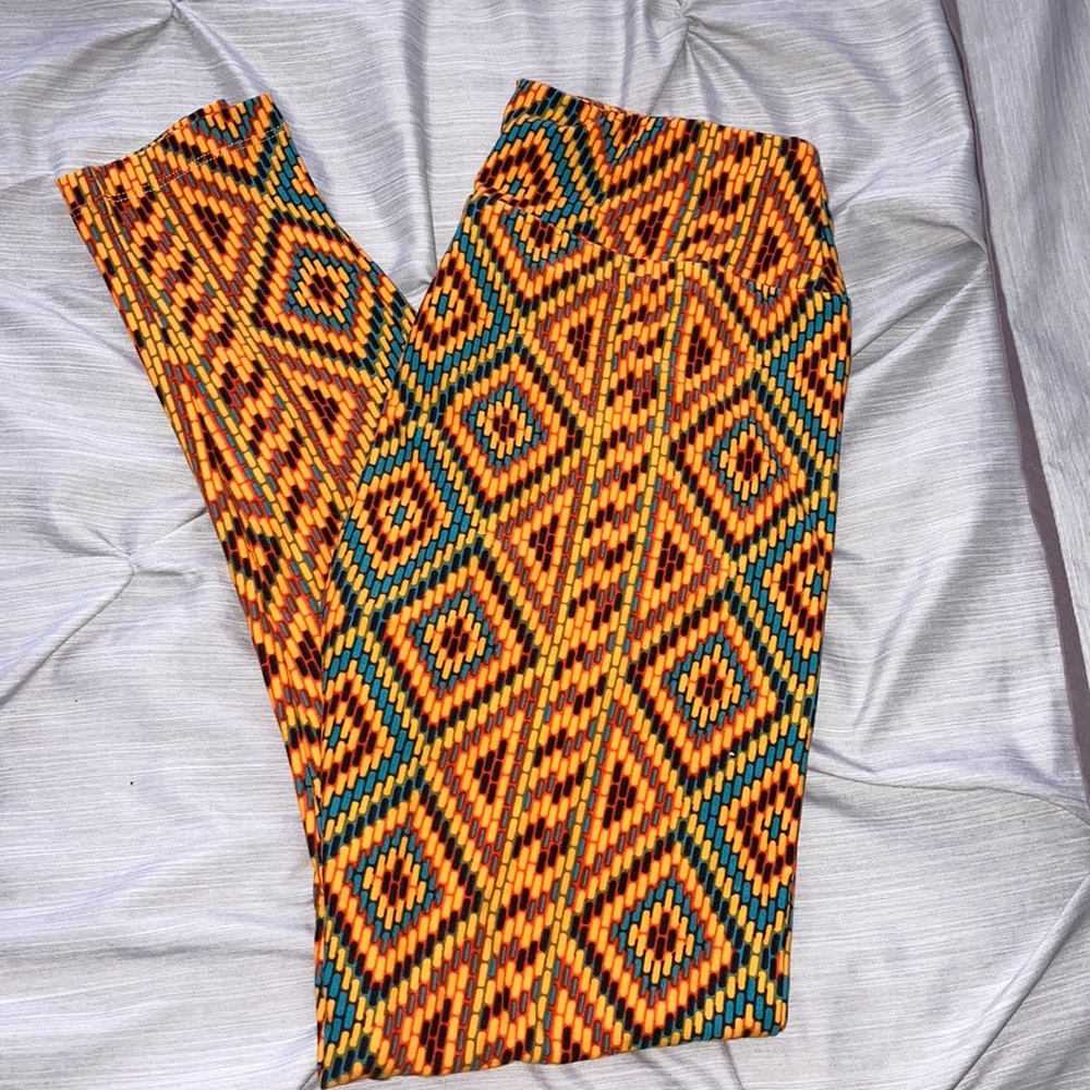 LuLaRoe patterned leggings